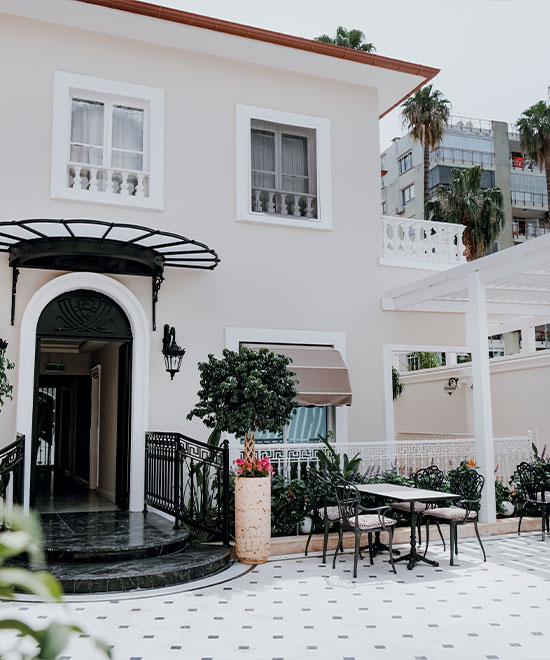 Elegance East Hotel